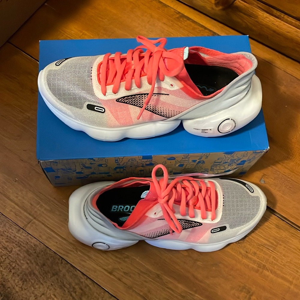 Brooks Aurora Women’s Sneakers (Nitrogen Injected)